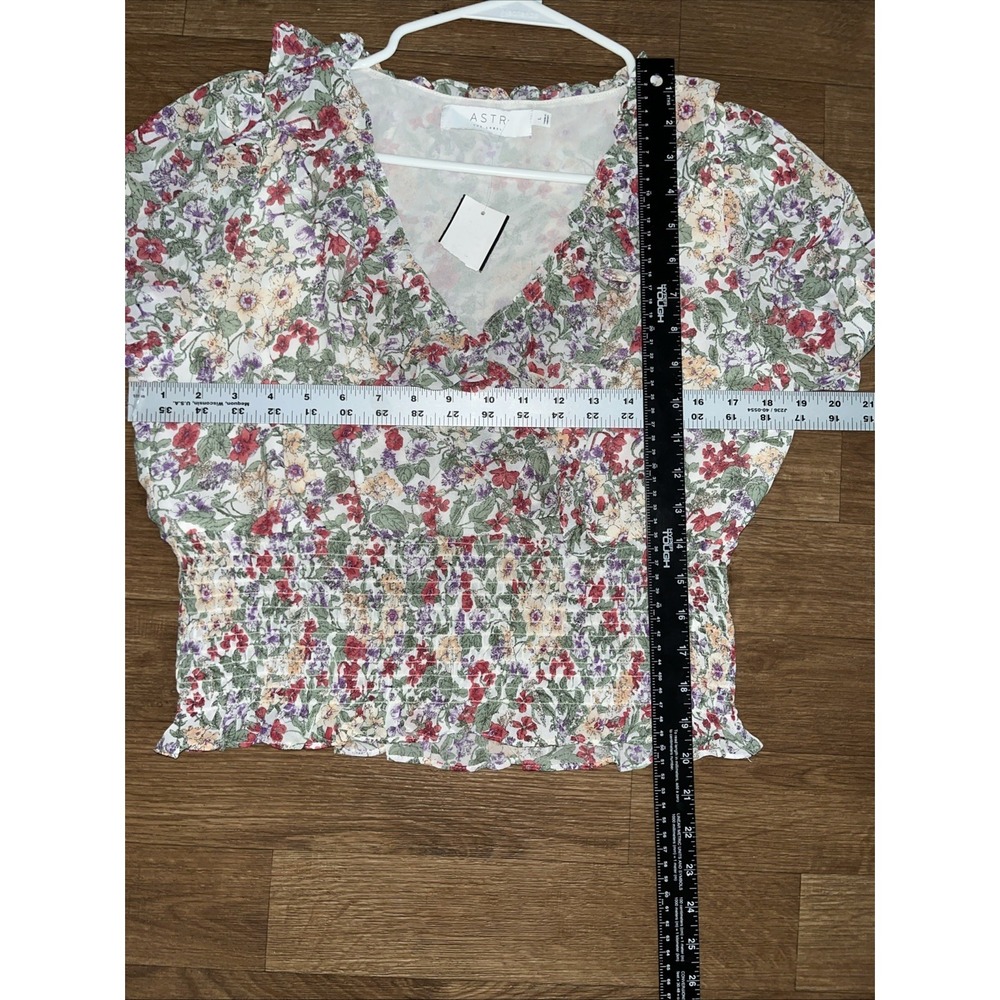 ASTR The Label Top L Ivory Coral Floral V-Neck Flutter Sleeve Fairycore Pastels - Picture 8 of 8